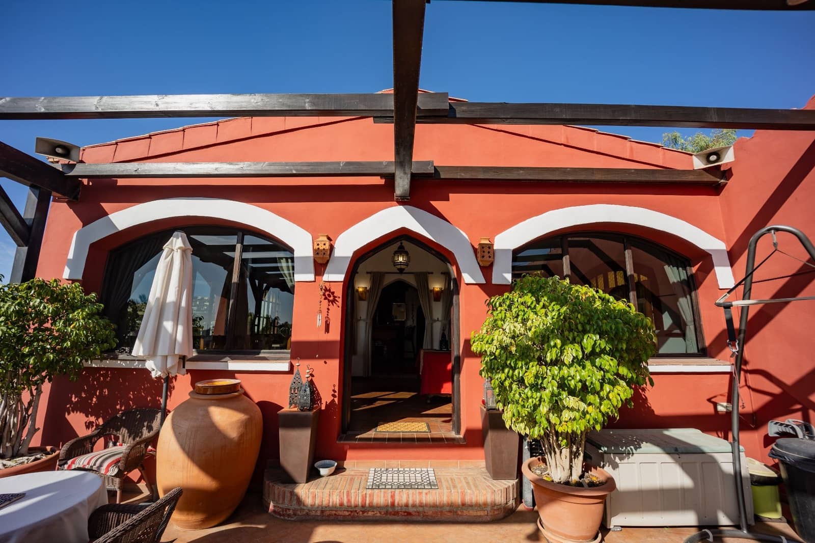 10 soveværelse Erhverv til salg i Cotobro med garage - € 950.000 (Ref: 3701080)