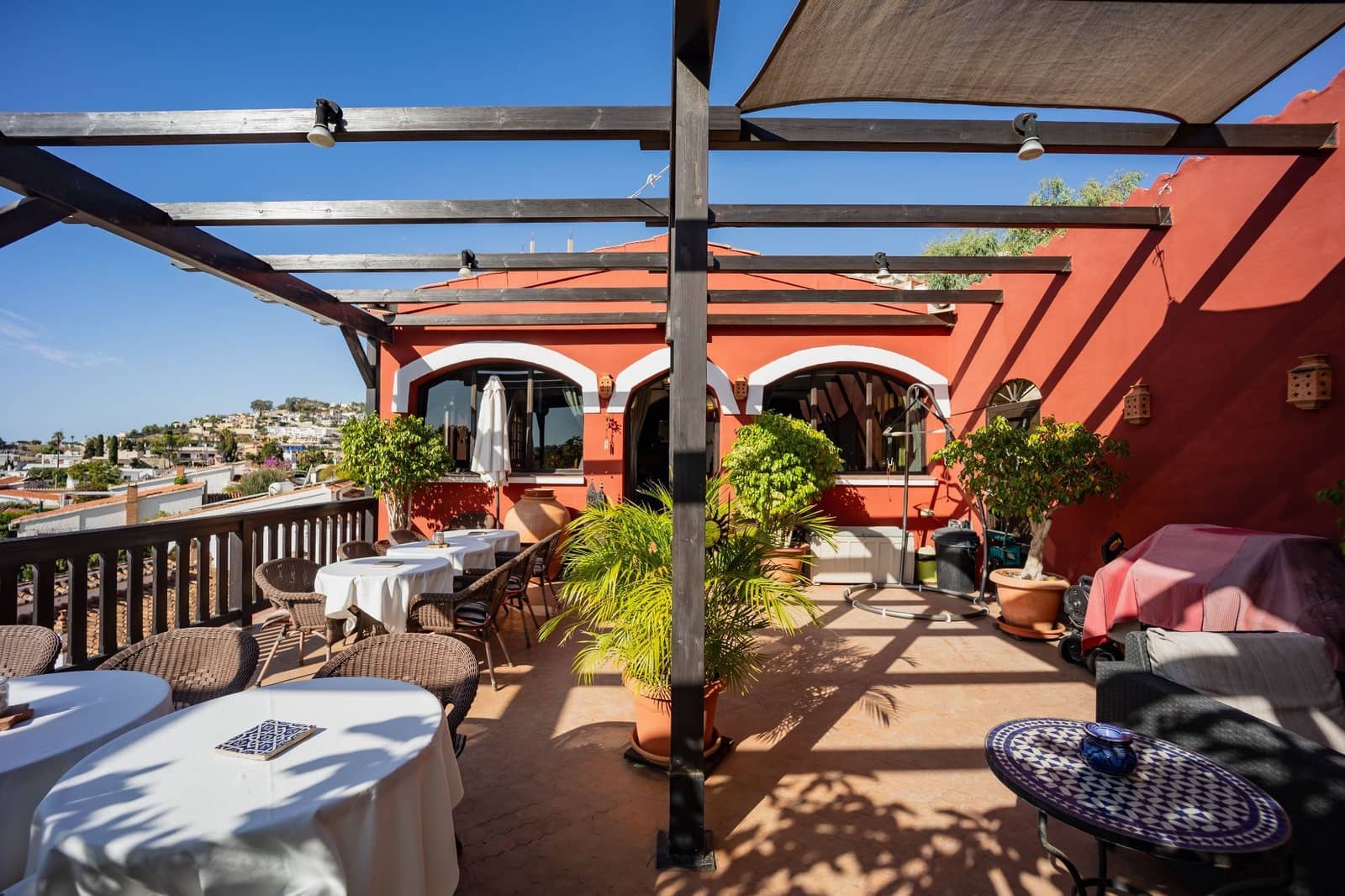 10 soveværelse Erhverv til salg i Cotobro med garage - € 950.000 (Ref: 3701080)