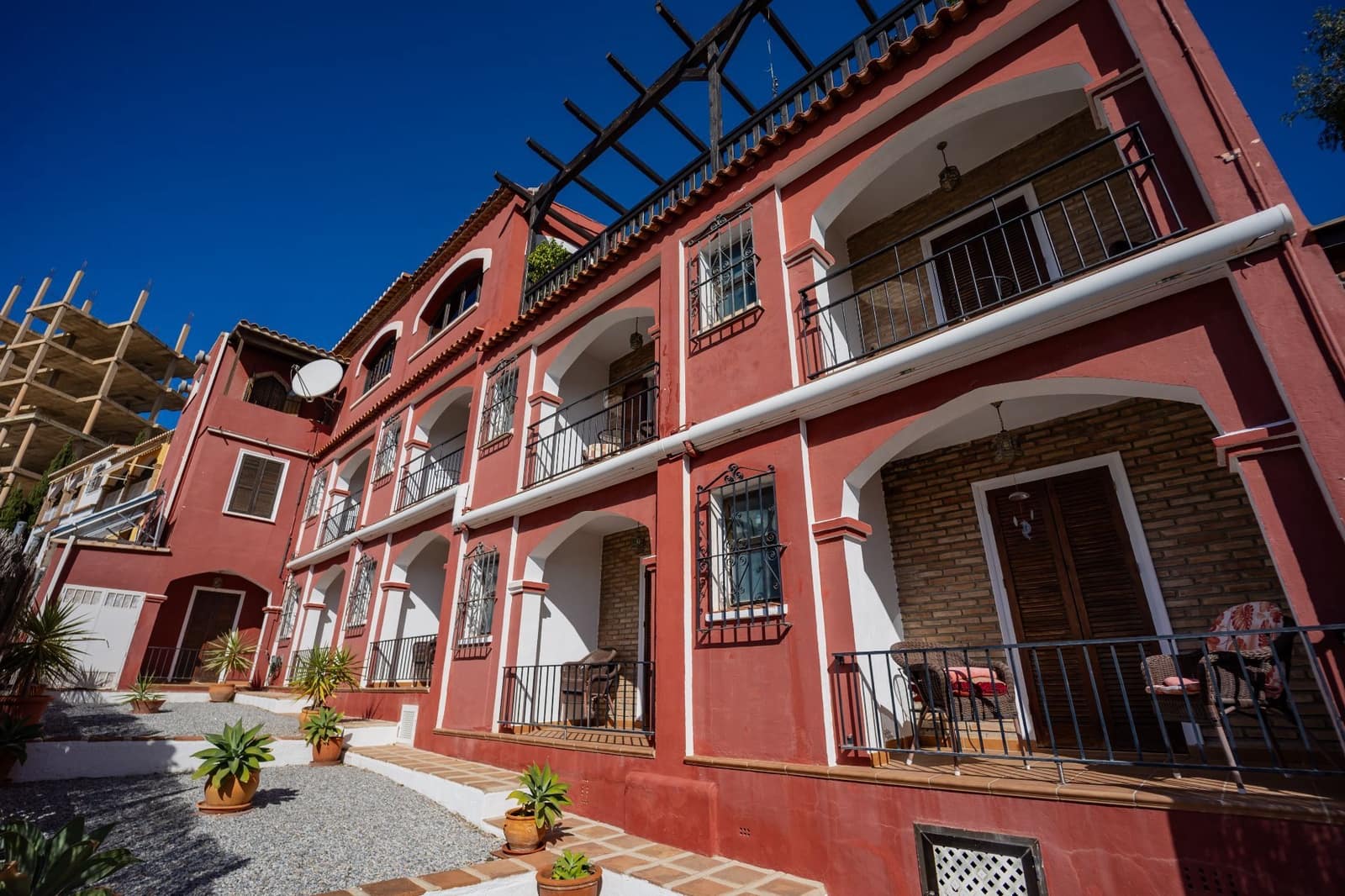 10 soveværelse Erhverv til salg i Cotobro med garage - € 950.000 (Ref: 3701080)