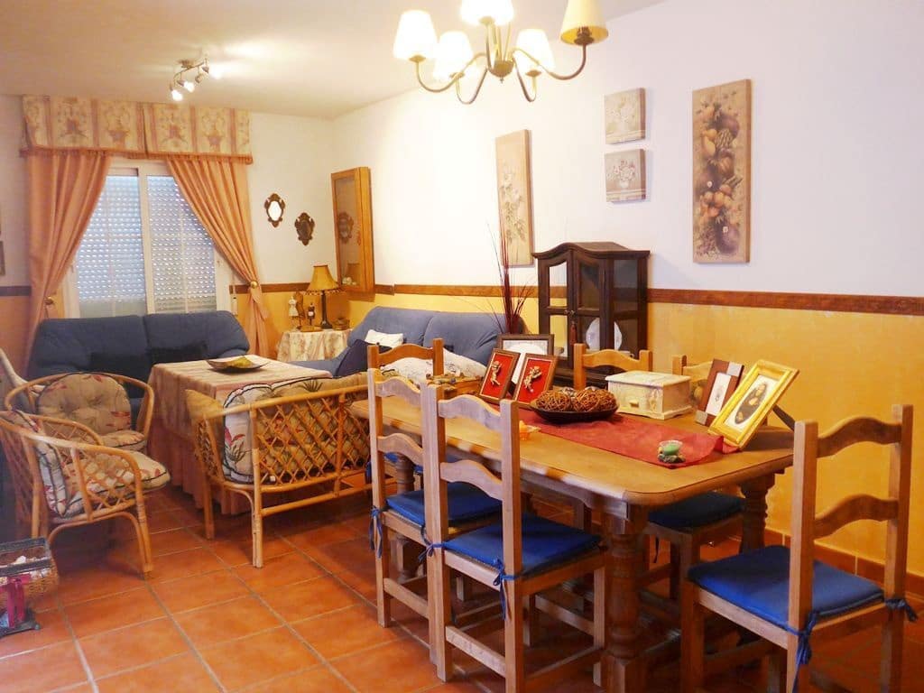 4 soveværelse Semi-Rækkehus til salg i Gualchos med garage - € 195.000 (Ref: 4100997)