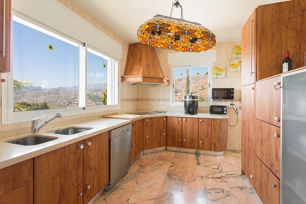 3 slaapkamer Villa te koop in Almunecar met zwembad garage - € 560.000 (Ref: 7593560)