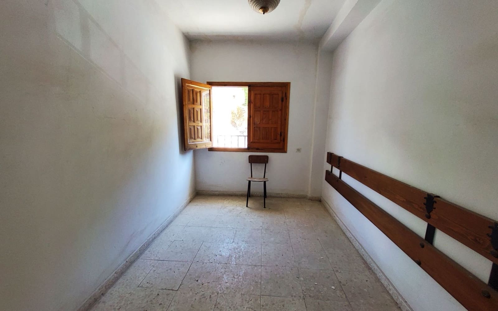 14 soveværelse Erhverv til salg i Otivar - € 320.000 (Ref: 7857977)