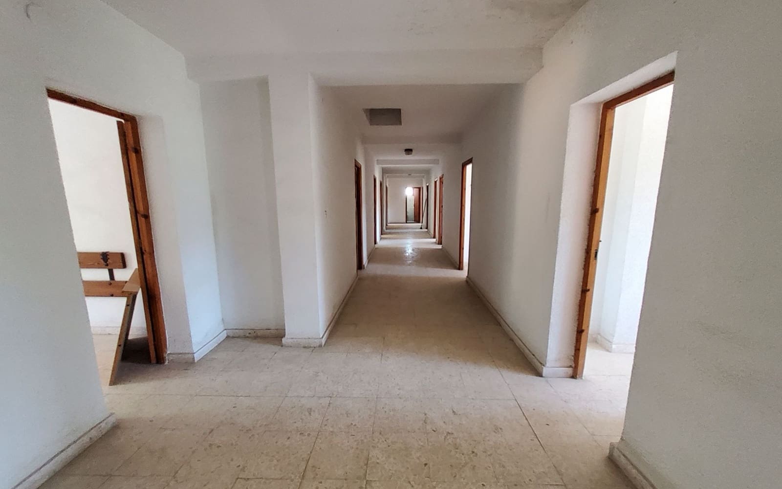 14 soveværelse Erhverv til salg i Otivar - € 320.000 (Ref: 7857977)