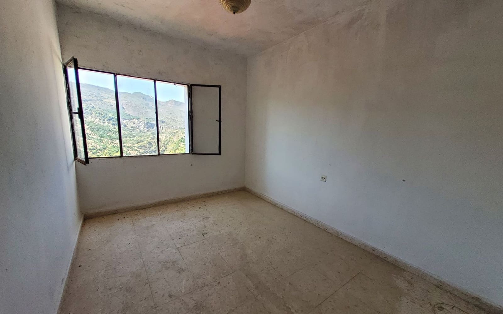 14 soveværelse Erhverv til salg i Otivar - € 320.000 (Ref: 7857977)