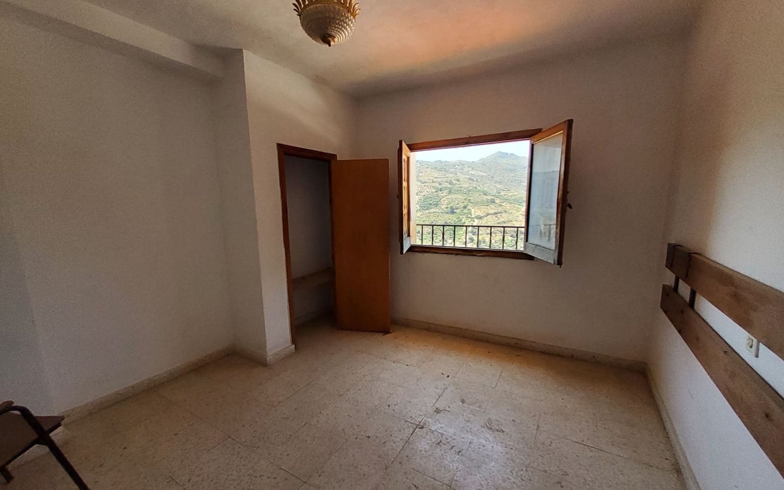 14 soveværelse Erhverv til salg i Otivar - € 320.000 (Ref: 7857977)