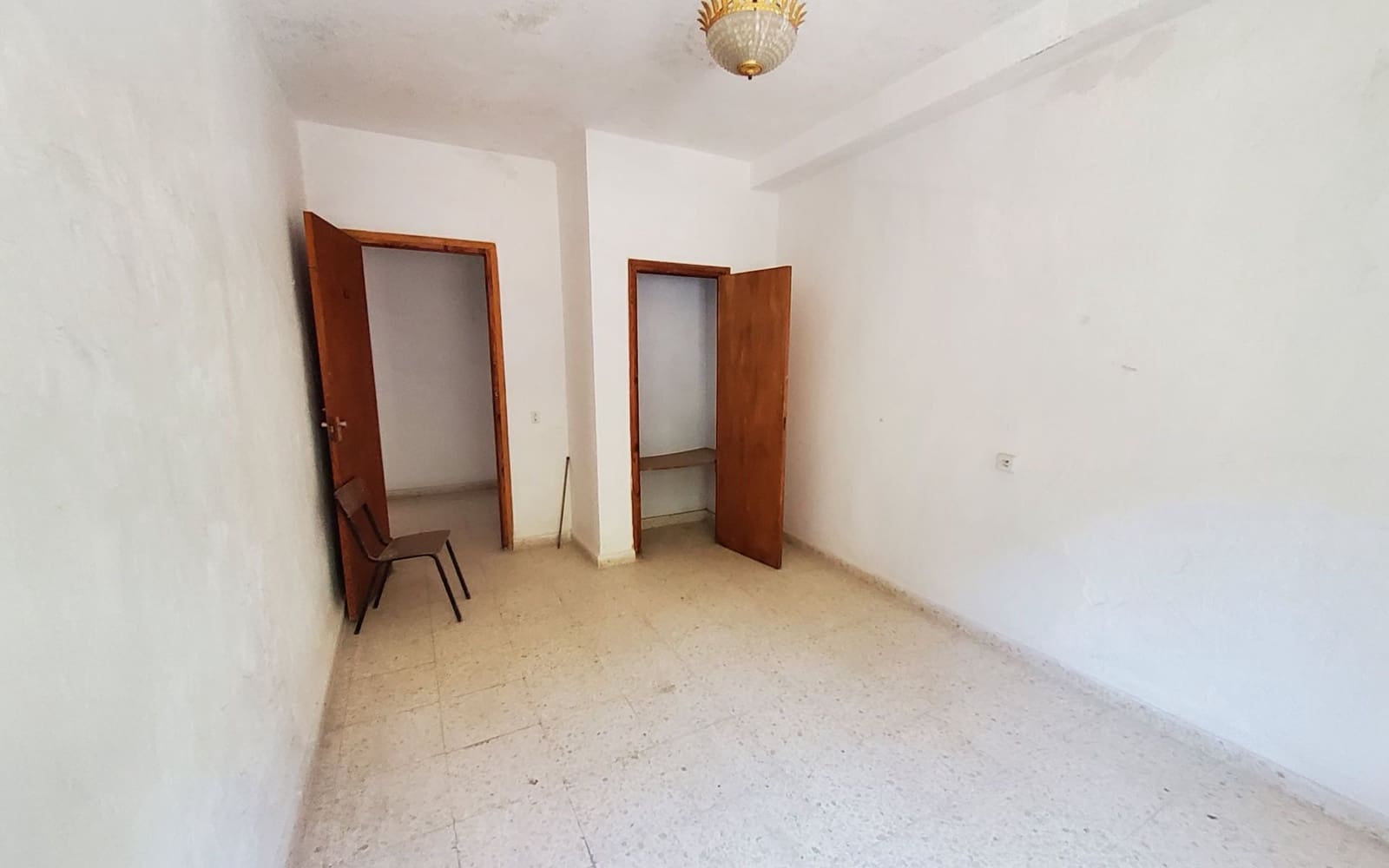 14 soveværelse Erhverv til salg i Otivar - € 320.000 (Ref: 7857977)