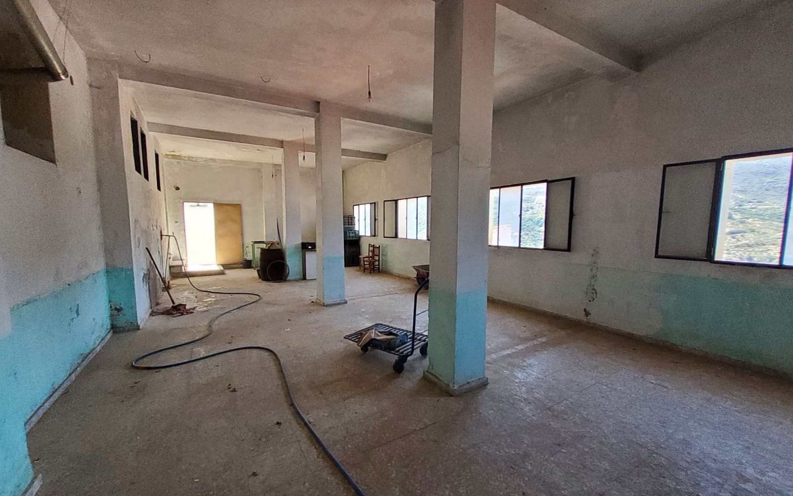 14 soveværelse Erhverv til salg i Otivar - € 320.000 (Ref: 7857977)