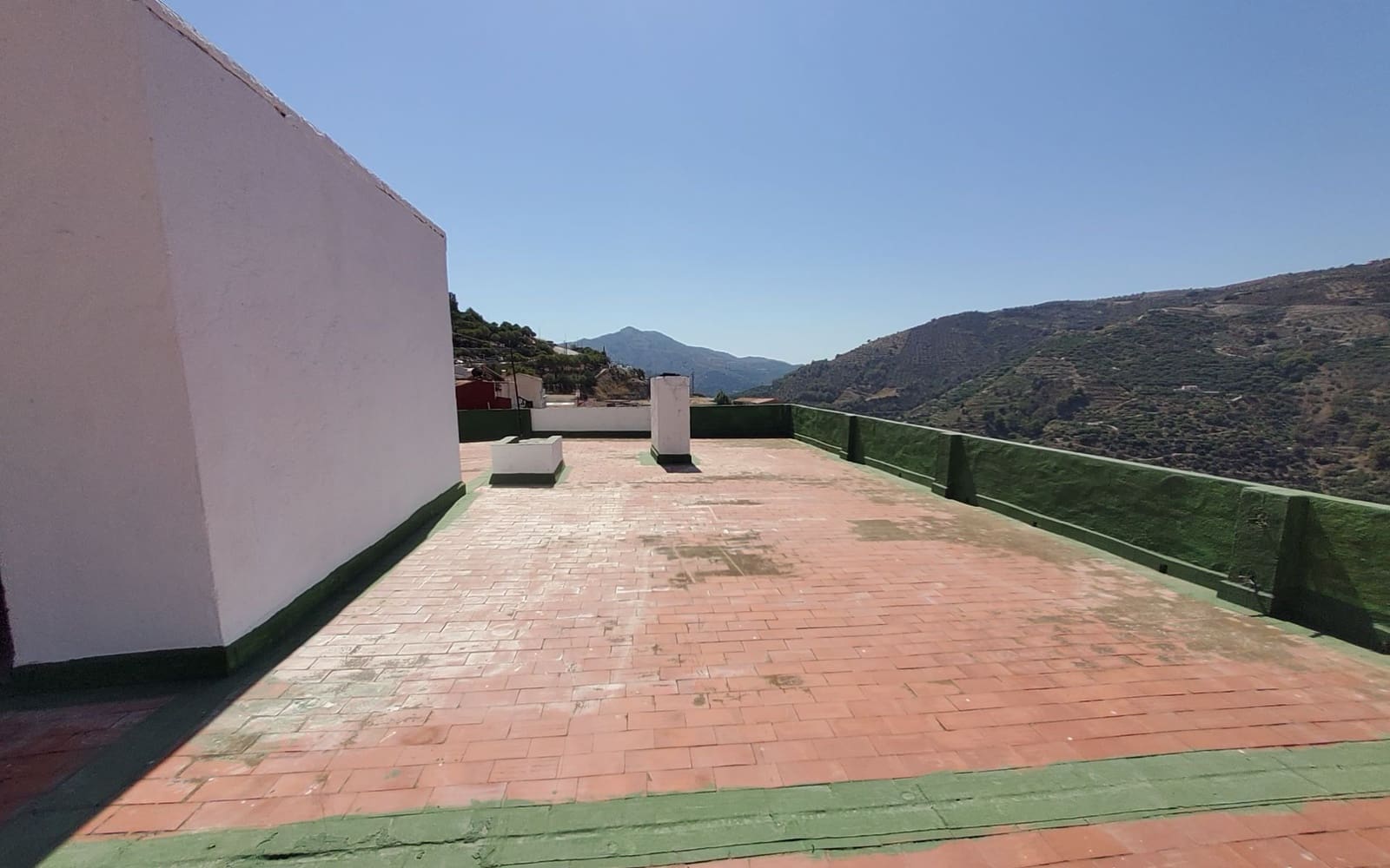 14 soveværelse Erhverv til salg i Otivar - € 320.000 (Ref: 7857977)