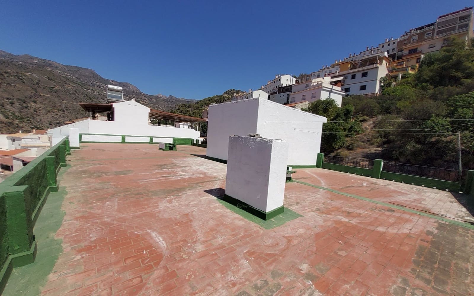 14 soveværelse Erhverv til salg i Otivar - € 320.000 (Ref: 7857977)