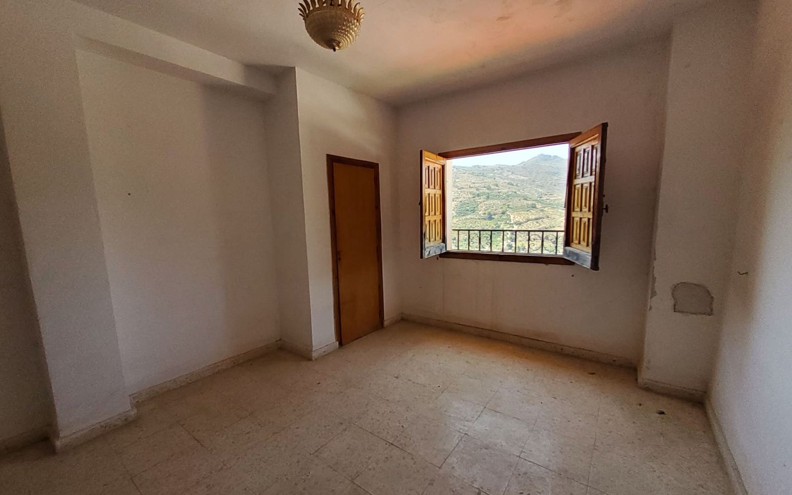 14 soveværelse Erhverv til salg i Otivar - € 320.000 (Ref: 7857977)