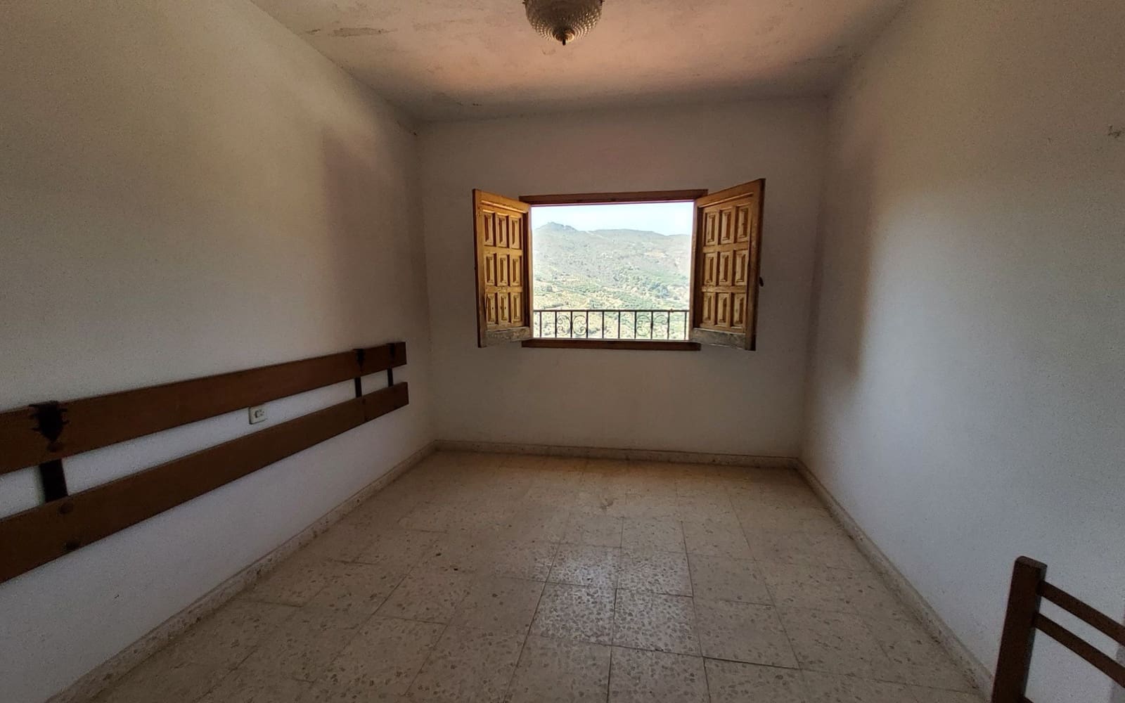 14 soveværelse Erhverv til salg i Otivar - € 320.000 (Ref: 7857977)