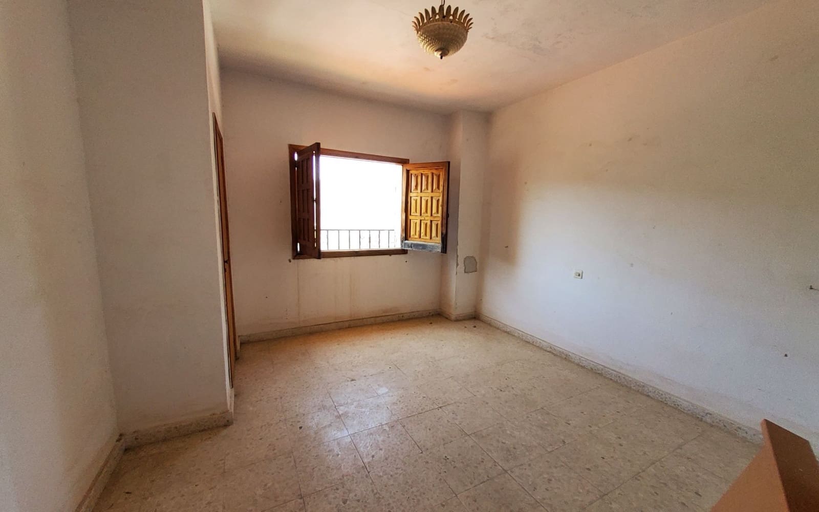 14 soveværelse Erhverv til salg i Otivar - € 320.000 (Ref: 7857977)