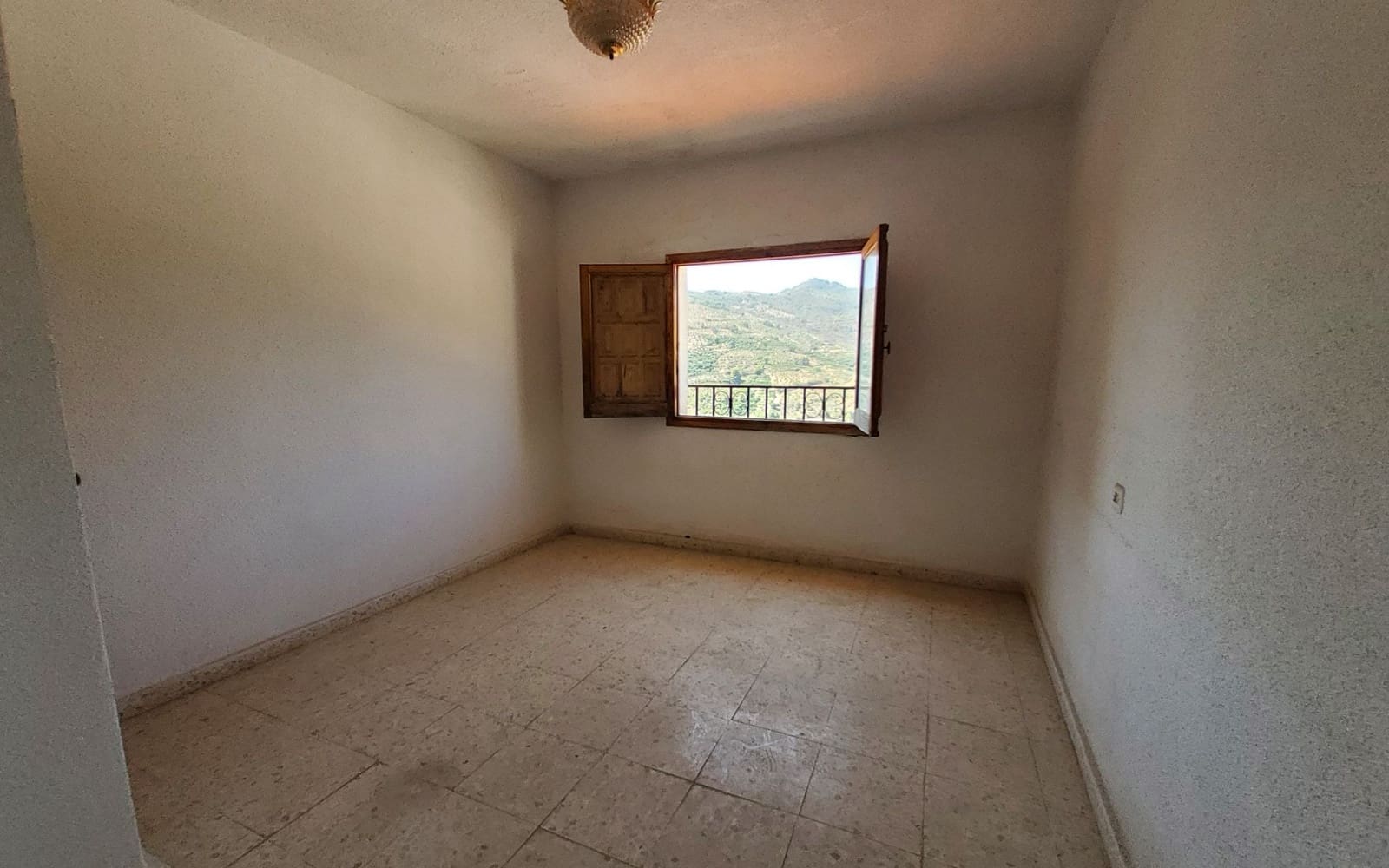 14 soveværelse Erhverv til salg i Otivar - € 320.000 (Ref: 7857977)