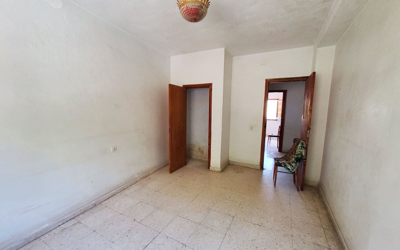 14 soveværelse Erhverv til salg i Otivar - € 320.000 (Ref: 7857977)