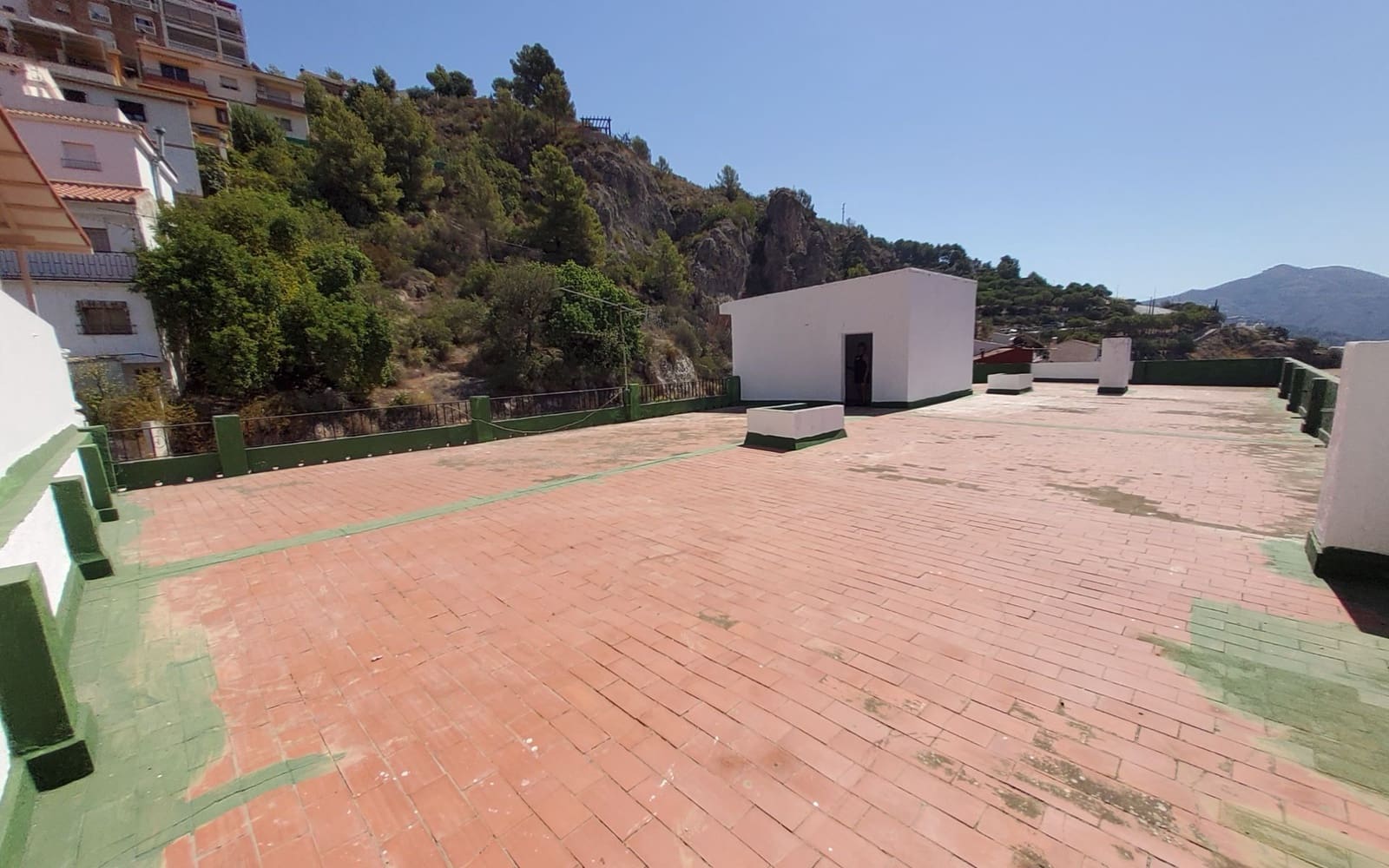 14 soveværelse Erhverv til salg i Otivar - € 320.000 (Ref: 7857977)