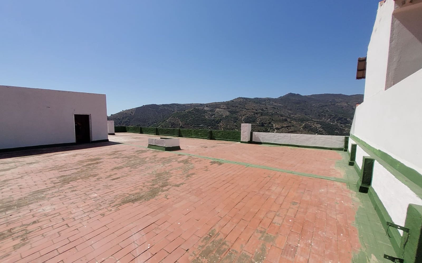 14 soveværelse Erhverv til salg i Otivar - € 320.000 (Ref: 7857977)