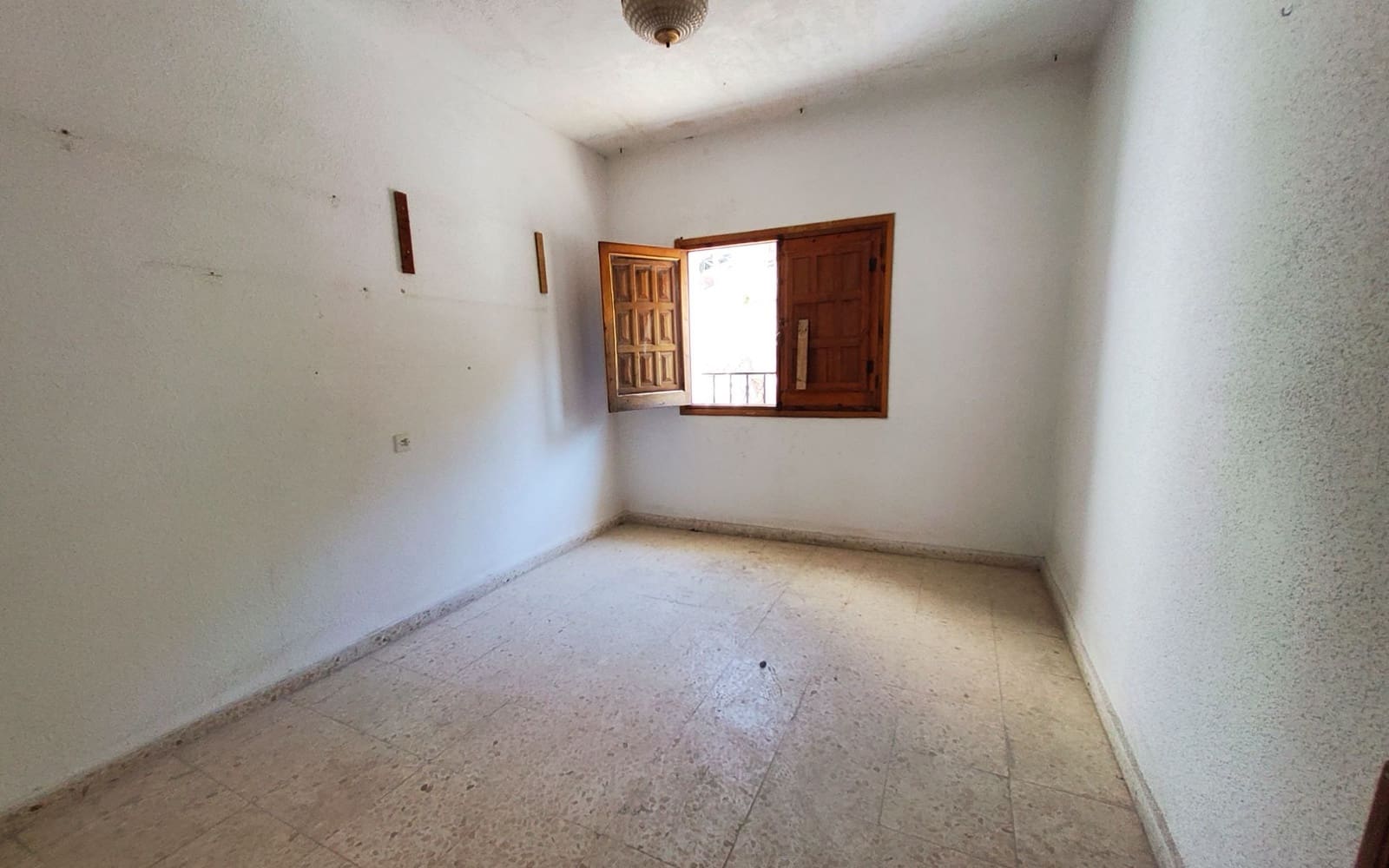 14 soveværelse Erhverv til salg i Otivar - € 320.000 (Ref: 7857977)