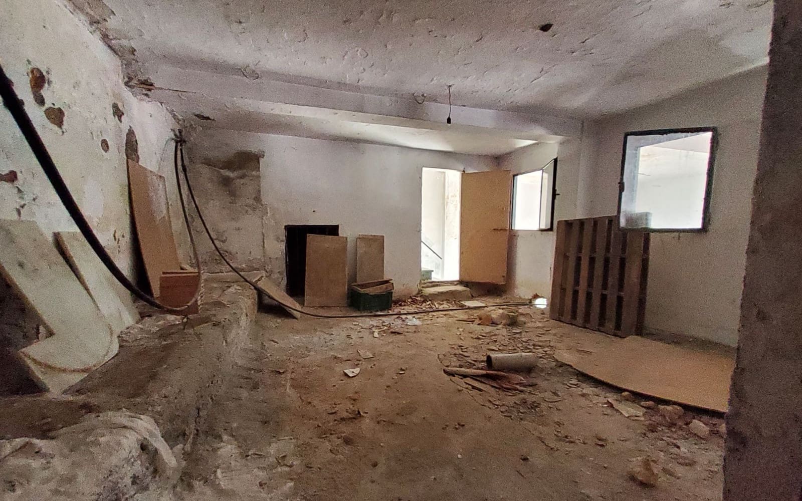 14 soveværelse Erhverv til salg i Otivar - € 320.000 (Ref: 7857977)