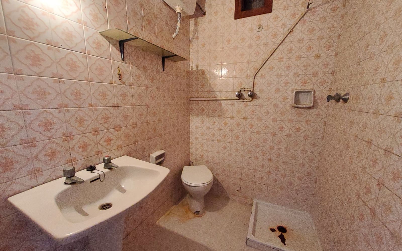 14 soveværelse Erhverv til salg i Otivar - € 320.000 (Ref: 7857977)