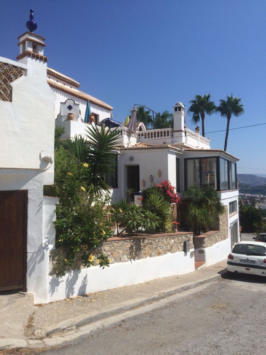 7 soverom Villa til salgs i Almunecar med svømmebasseng garasje - € 590 000 (Ref: 8597000)