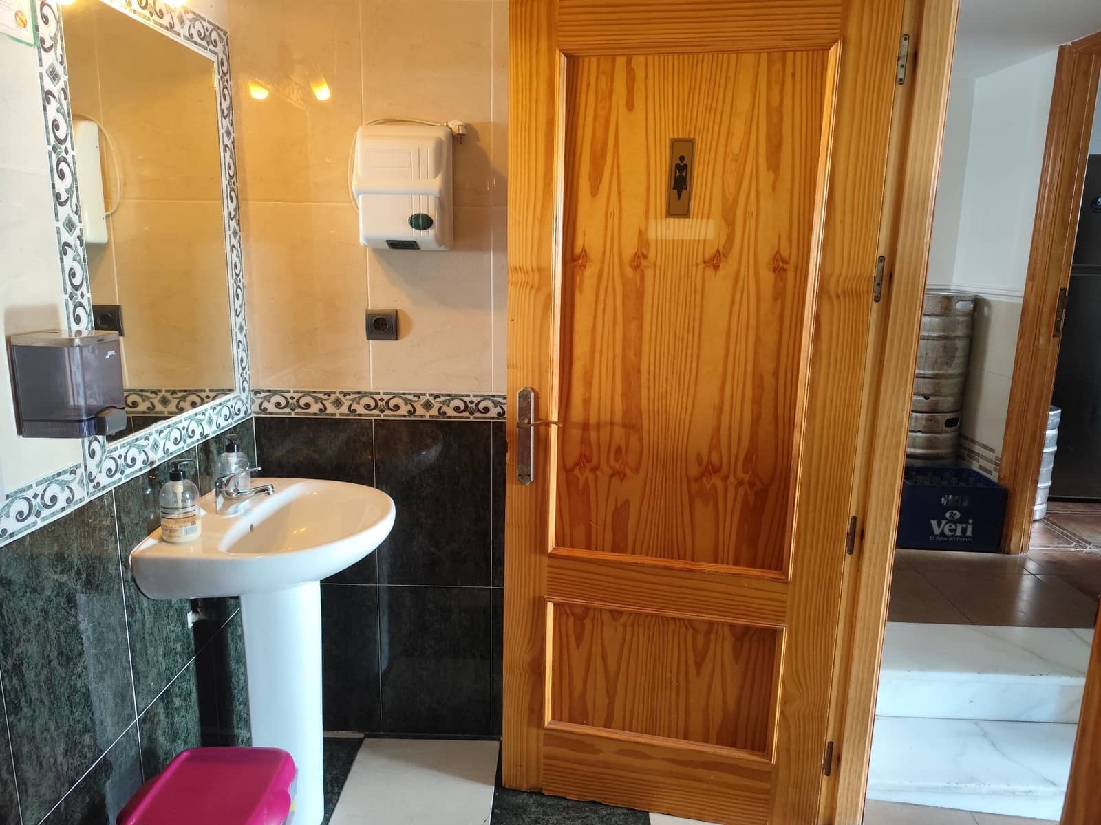 Erhverv til salg i Almunecar - € 250.000 (Ref: 8851279)