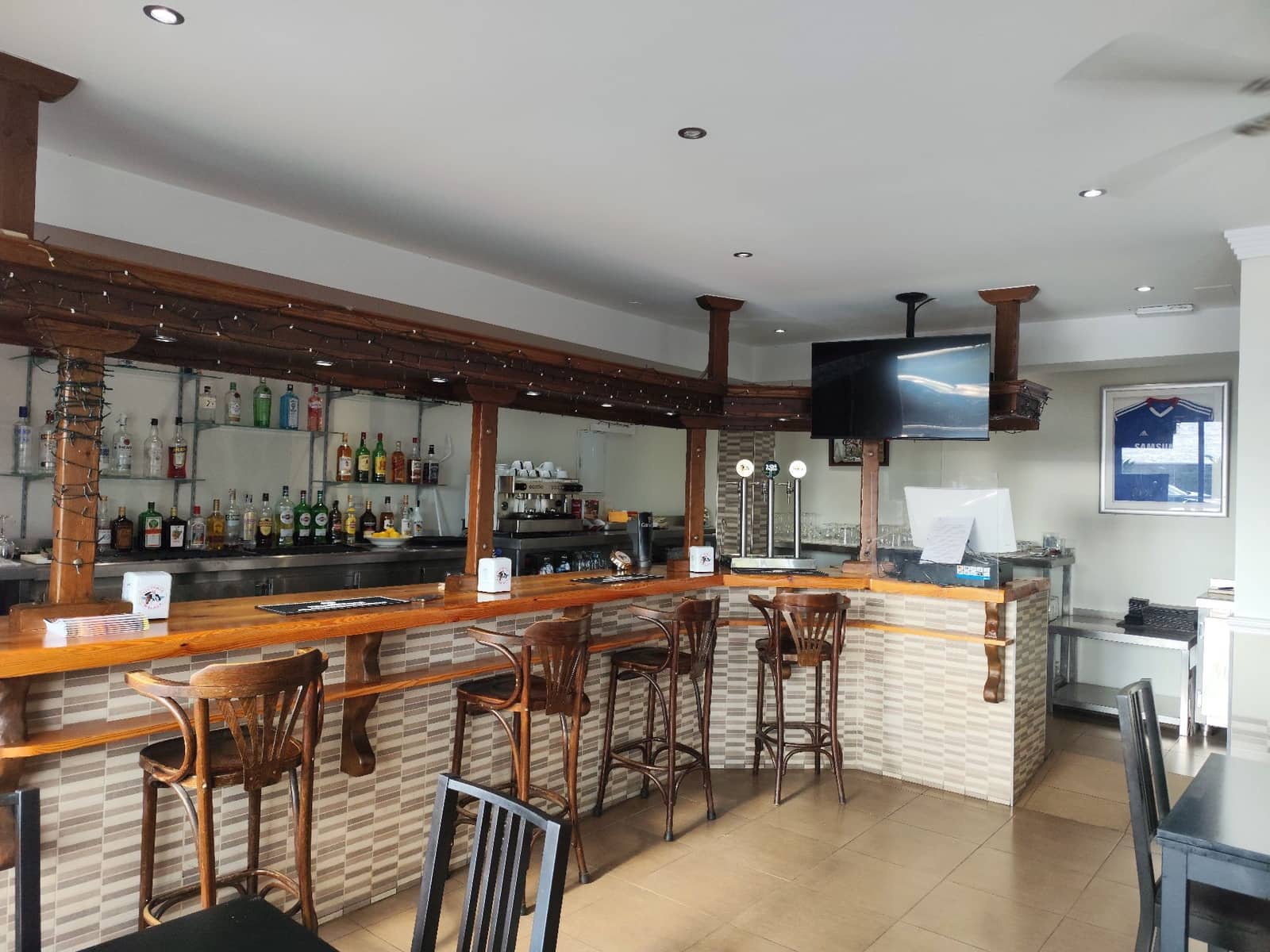 Erhverv til salg i Almunecar - € 250.000 (Ref: 8851279)