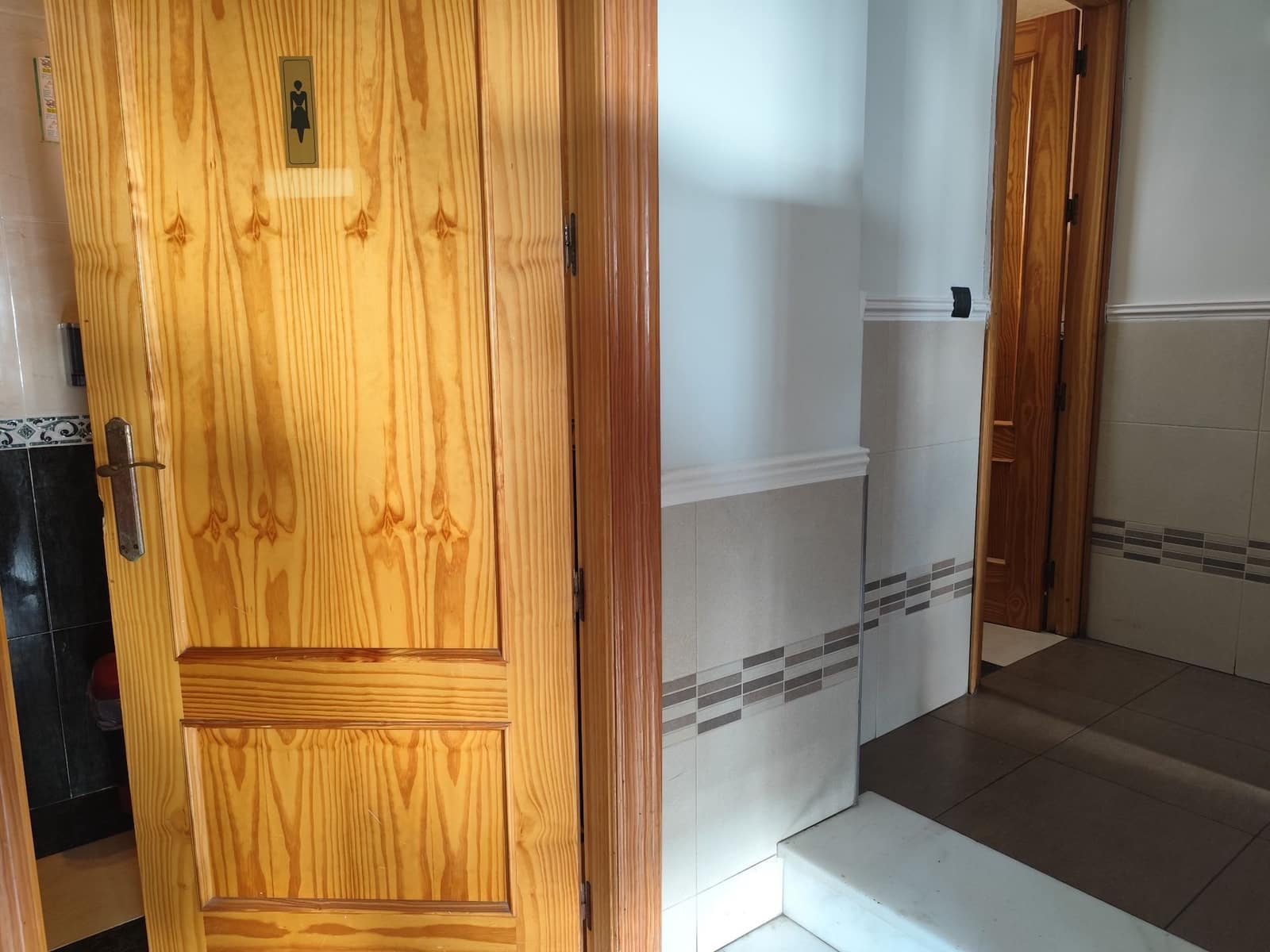 Erhverv til salg i Almunecar - € 250.000 (Ref: 8851279)