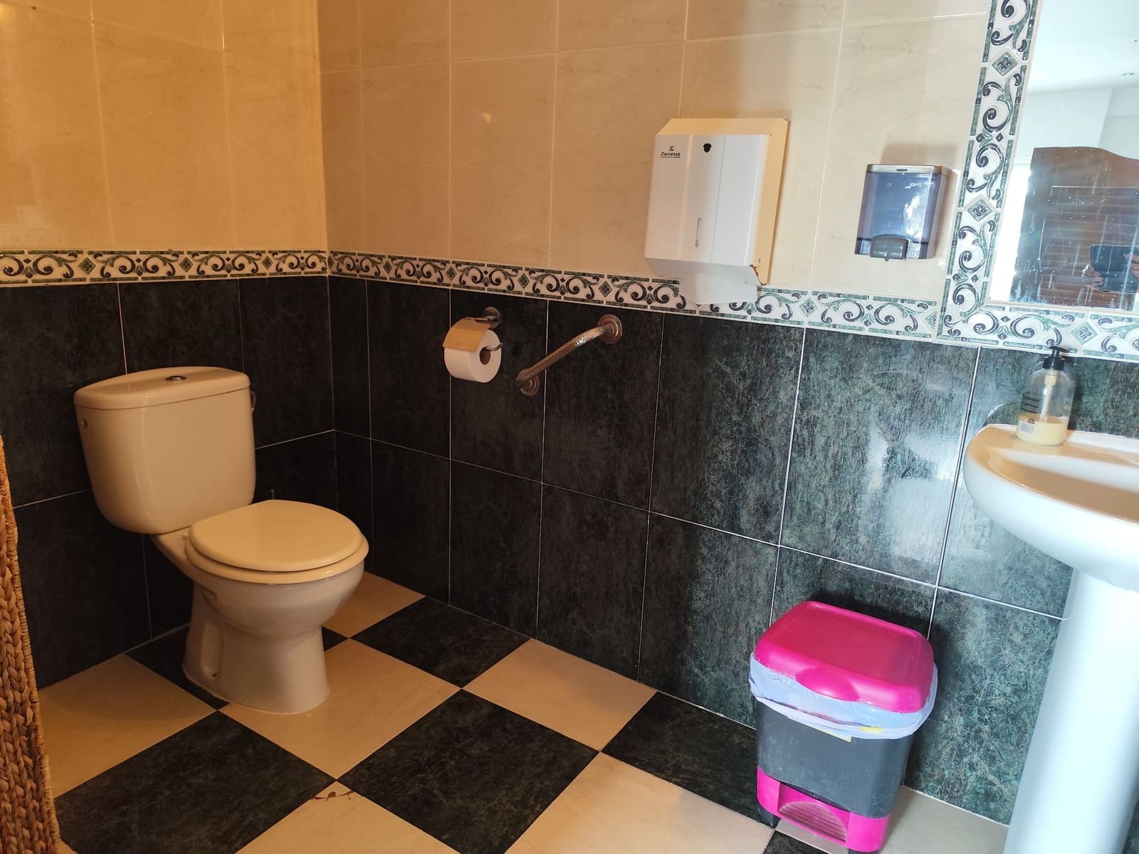 Erhverv til salg i Almunecar - € 250.000 (Ref: 8851279)