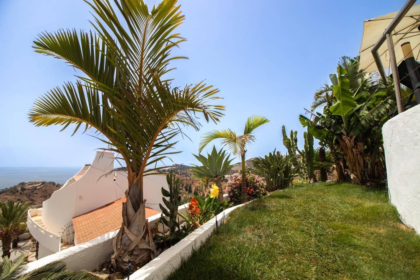 5 soverom Villa til salgs i Almunecar med svømmebasseng garasje - € 945 000 (Ref: 8864561)