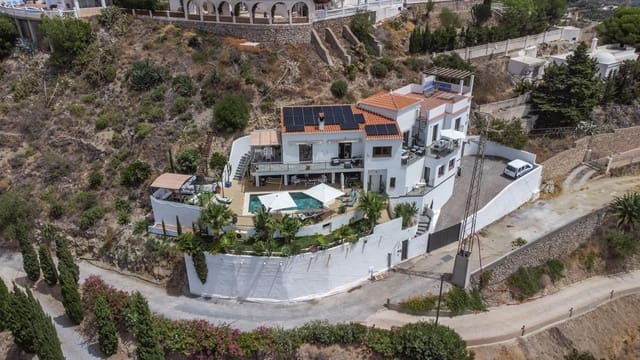 Chalet de 5 habitaciones en Almuñécar en venta con piscina garaje - 899.500 € (Ref: 8864561)
