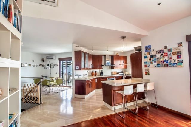 5 soverom Villa til salgs i Almuñécar med svømmebasseng garasje - € 945 000 (Ref: 8864561)