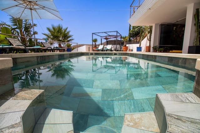 5 soverom Villa til salgs i Almuñécar med svømmebasseng garasje - € 945 000 (Ref: 8864561)