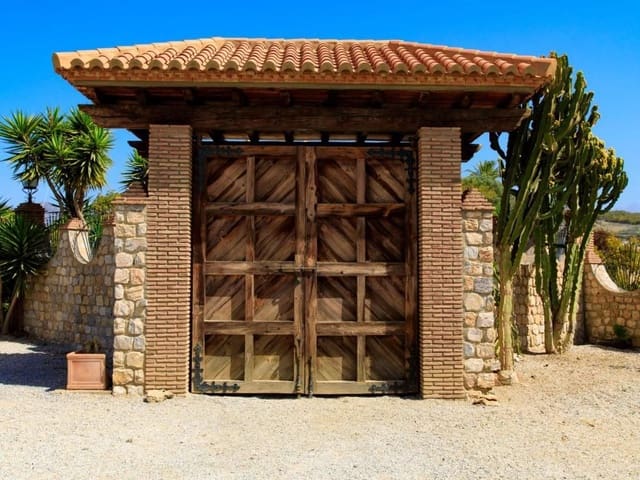 7 soverom Finca/Herregård til salgs i Motril med svømmebasseng garasje - € 999 000 (Ref: 8971845)