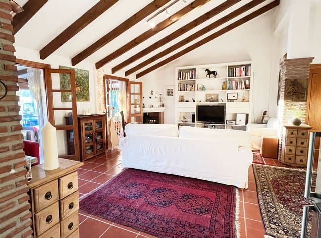 4 soveværelse Finca/Landehus til salg i Almuñécar med swimmingpool garage - € 499.000 (Ref: 9008398)