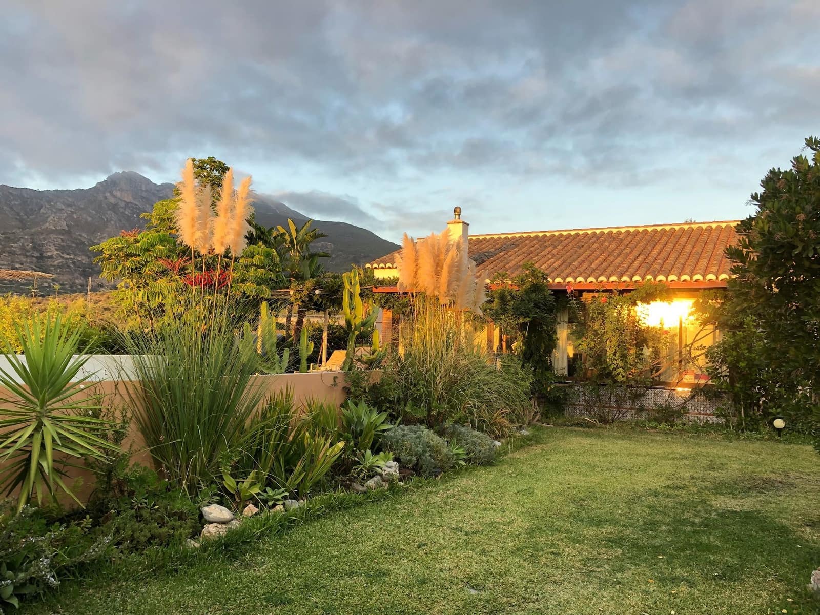 4 soveværelse Finca/Landehus til salg i Almunecar med swimmingpool garage - € 499.000 (Ref: 9008398)