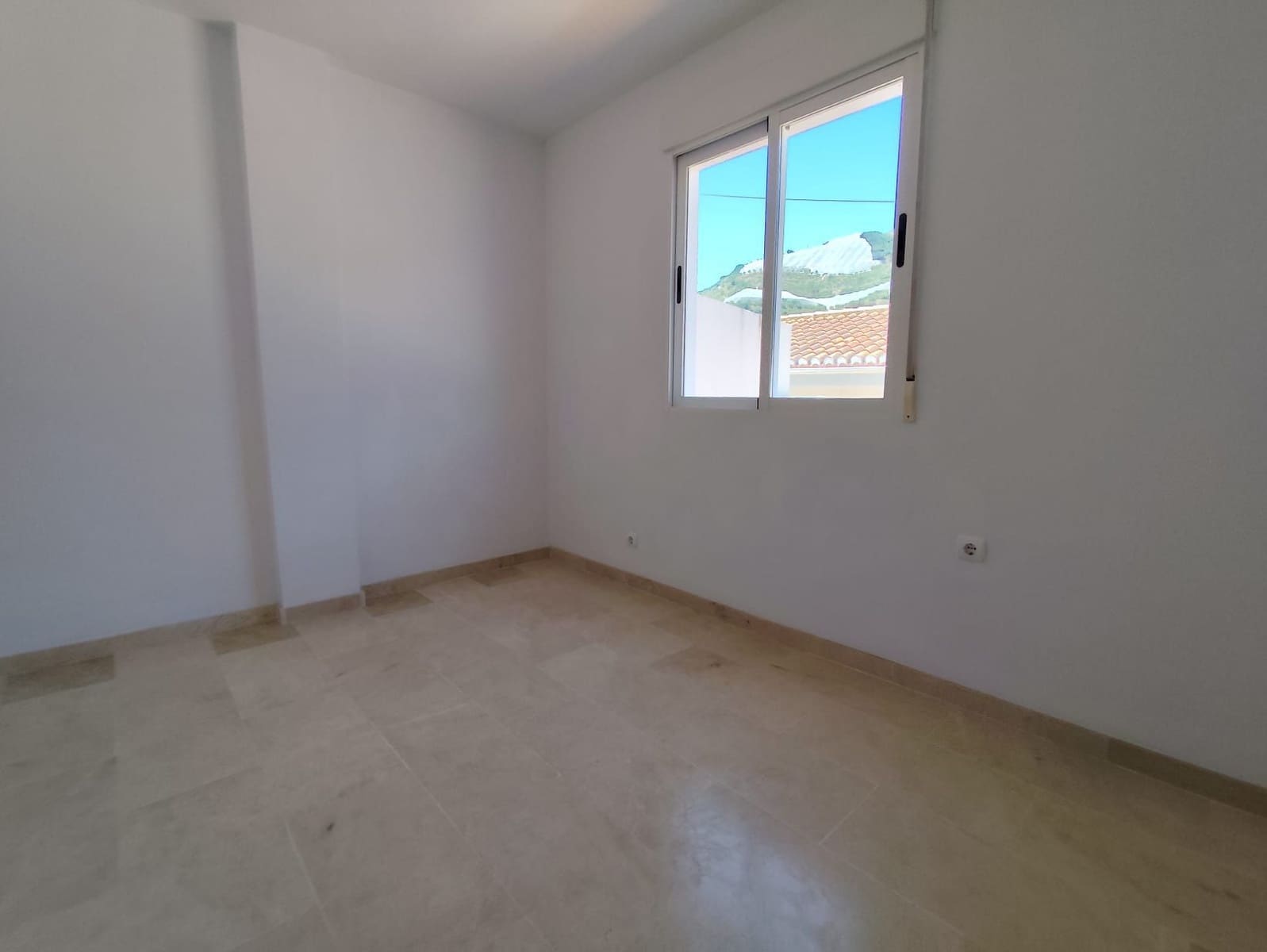 3 soveværelse Semi-Rækkehus til salg i Jete med garage - € 190.000 (Ref: 9022822)