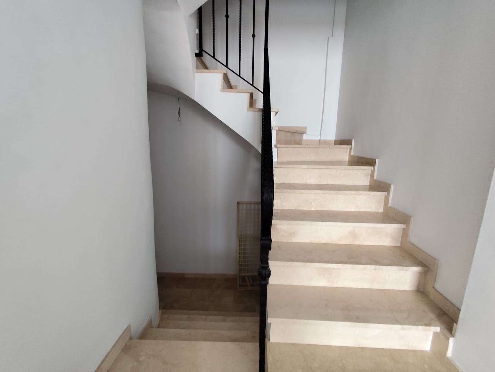 3 soveværelse Semi-Rækkehus til salg i Jete med garage - € 190.000 (Ref: 9022822)