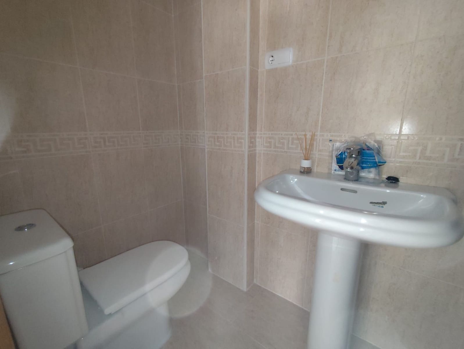 3 soveværelse Semi-Rækkehus til salg i Jete med garage - € 190.000 (Ref: 9022822)