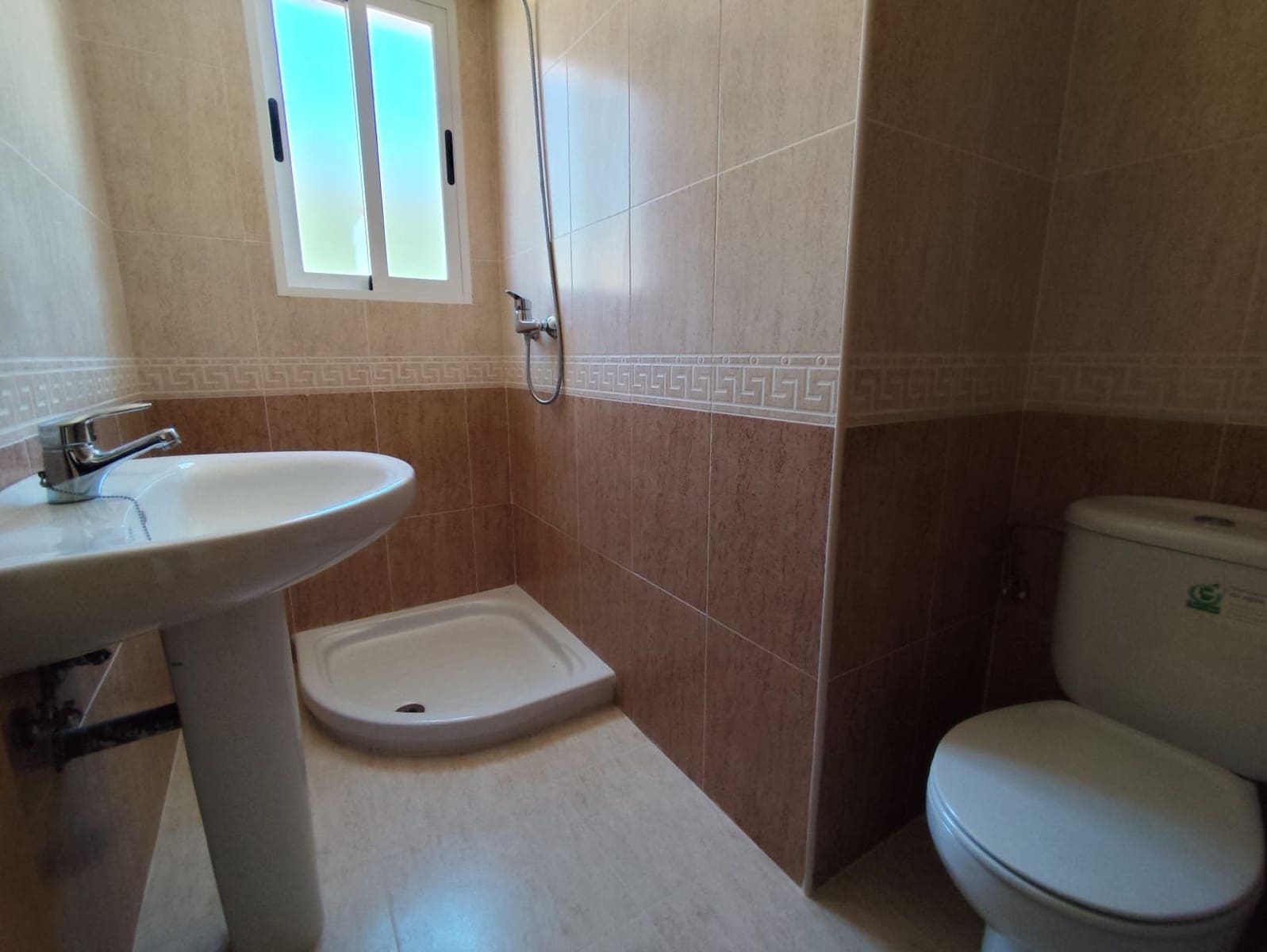 3 soveværelse Semi-Rækkehus til salg i Jete med garage - € 190.000 (Ref: 9022822)