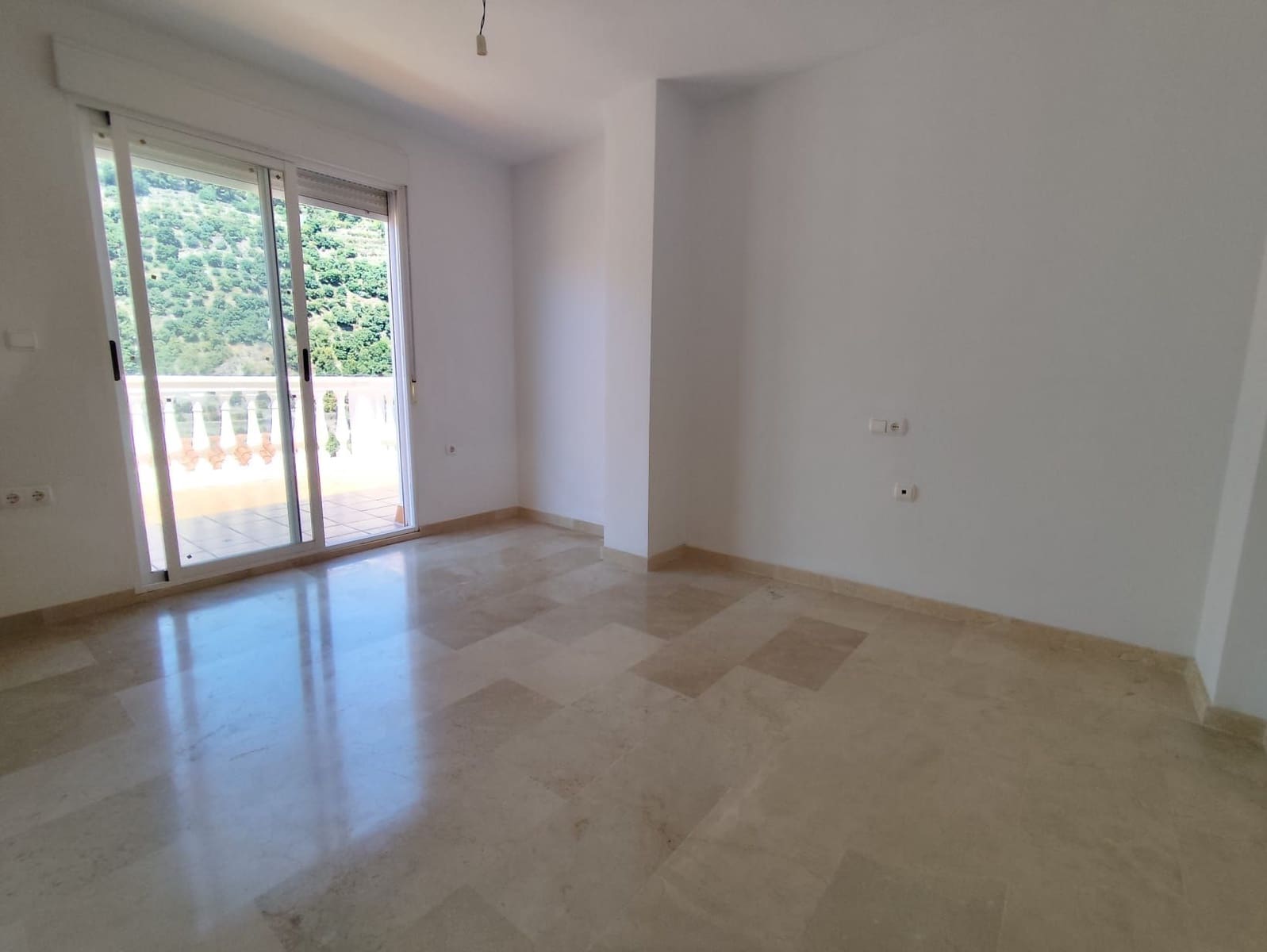 3 soveværelse Semi-Rækkehus til salg i Jete med garage - € 190.000 (Ref: 9022822)