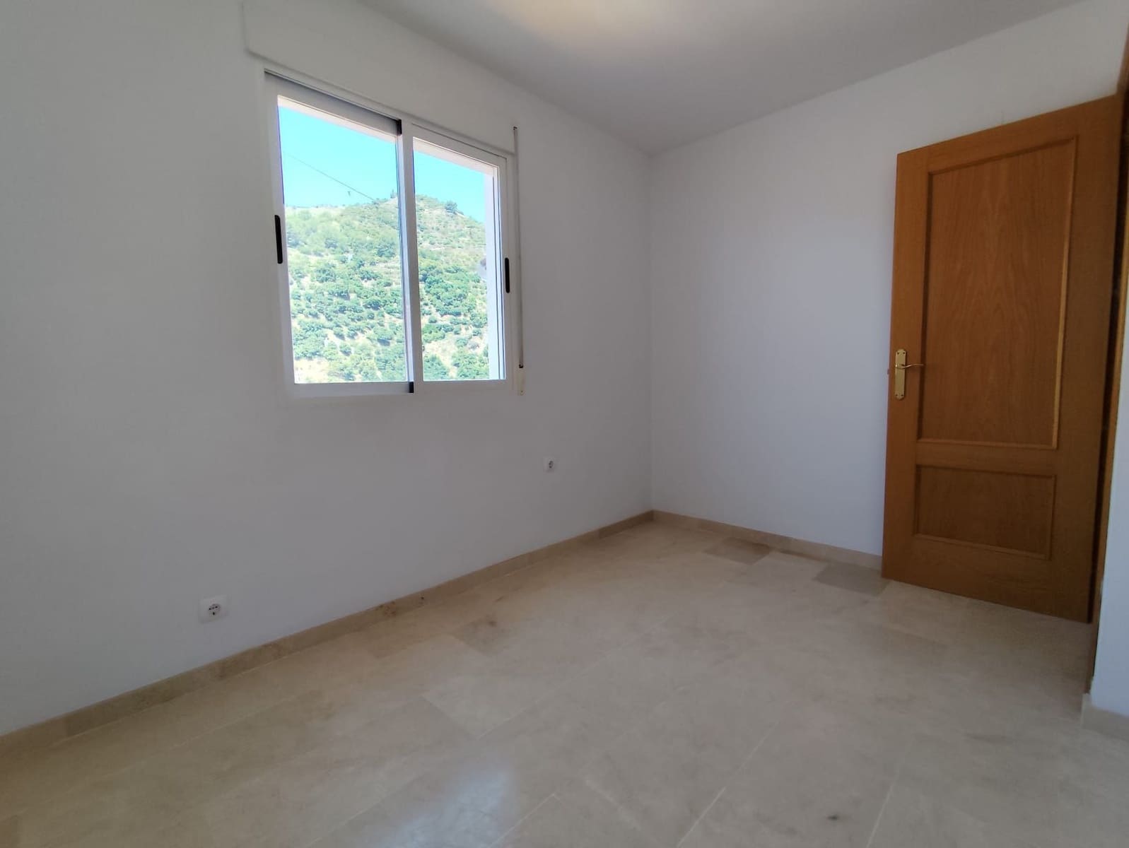 3 soveværelse Semi-Rækkehus til salg i Jete med garage - € 190.000 (Ref: 9022822)