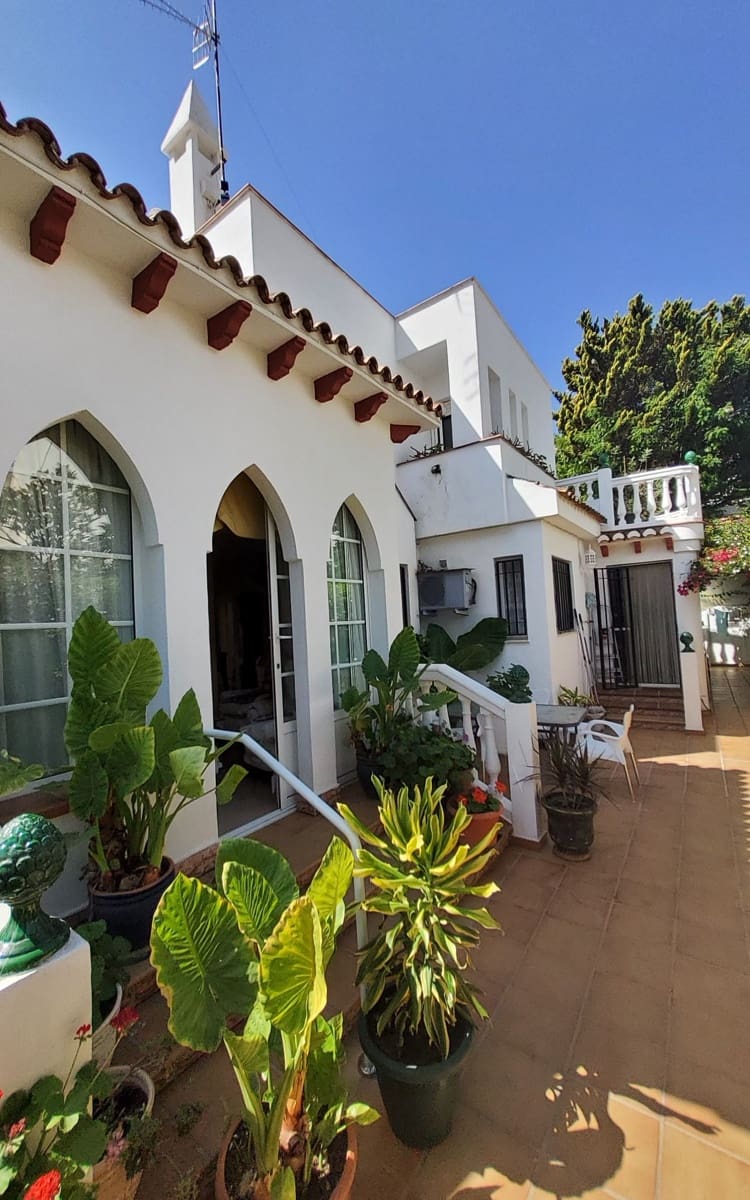 4 slaapkamer Villa te koop in Almunecar met zwembad garage - € 625.000 (Ref: 9232158)