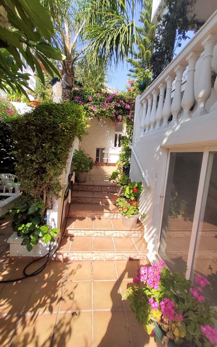 4 slaapkamer Villa te koop in Almunecar met zwembad garage - € 625.000 (Ref: 9232158)