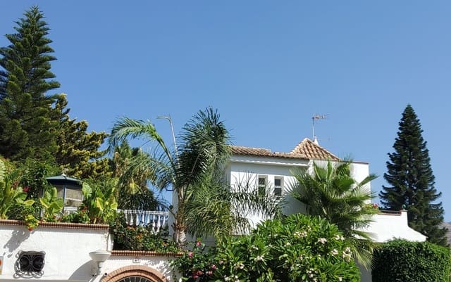 4 slaapkamer Villa te koop in Almuñécar met zwembad garage - € 625.000 (Ref: 9232158)