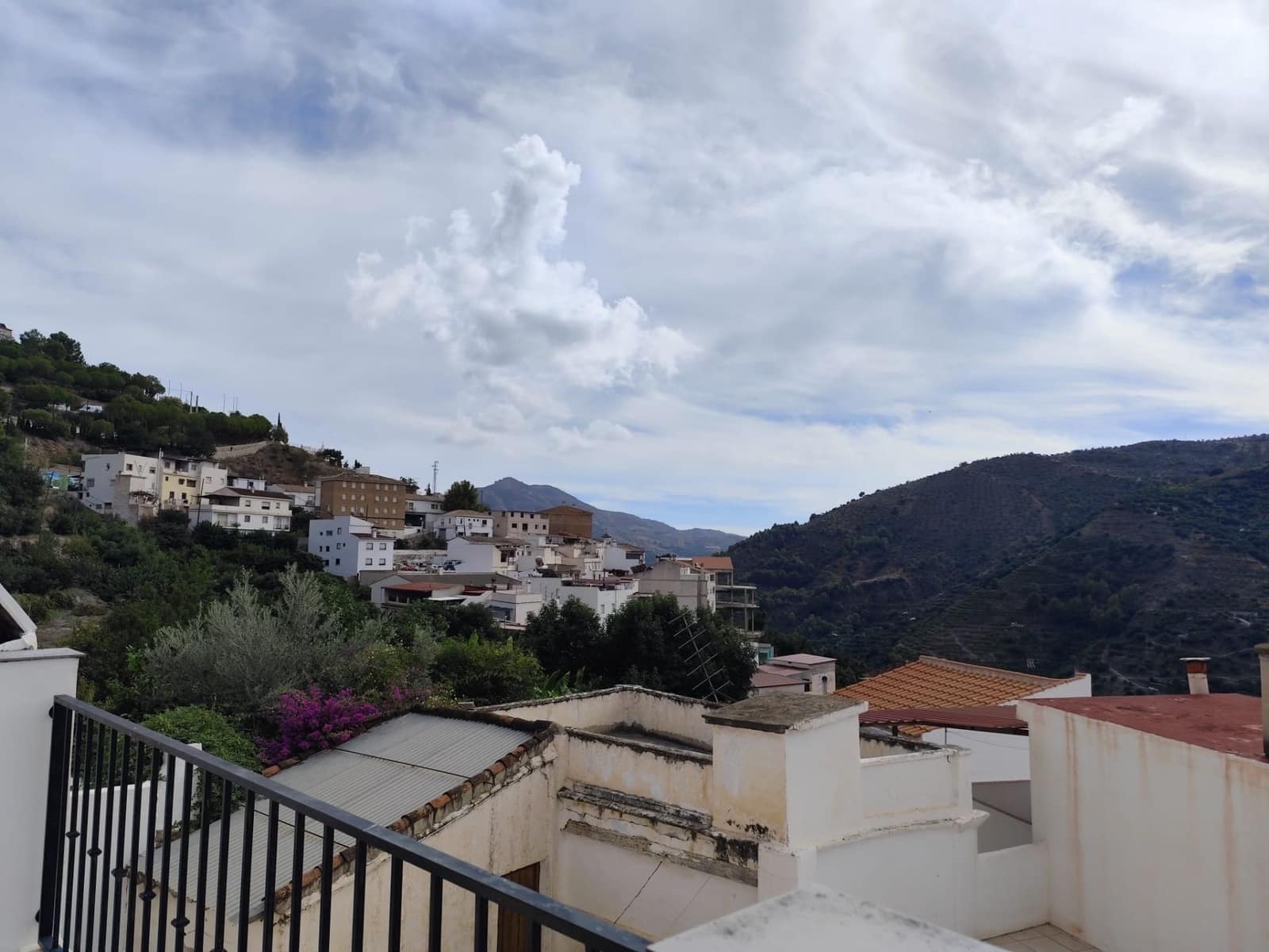 5 soverom Kjedet enebolig til salgs i Otivar - € 179 000 (Ref: 9378666)