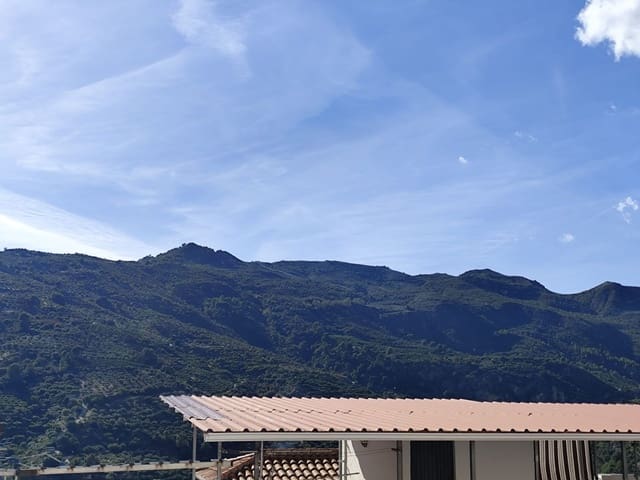 3 makuuhuone Paritalo myytävänä paikassa Otívar - 85 000 € (Ref: 9402835)