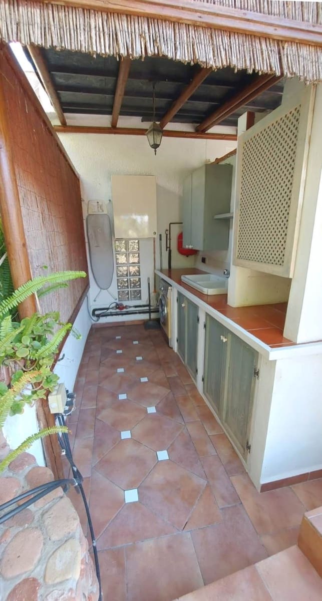 2 slaapkamer Villa te koop in Almunecar met zwembad garage - € 380.000 (Ref: 9439629)