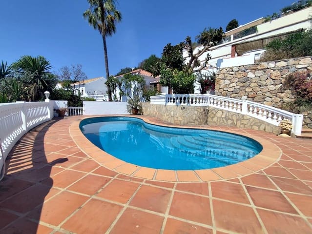 3 sypialnia Willa na sprzedaż w La Herradura, Almuñécar z basenem garażem - 640 000 € (Ref: 9891550)