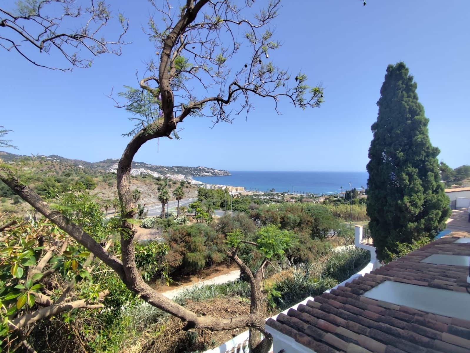 3 bedroom Villa for sale in La Herradura with pool garage - € 640,000 (Ref: 9891550)