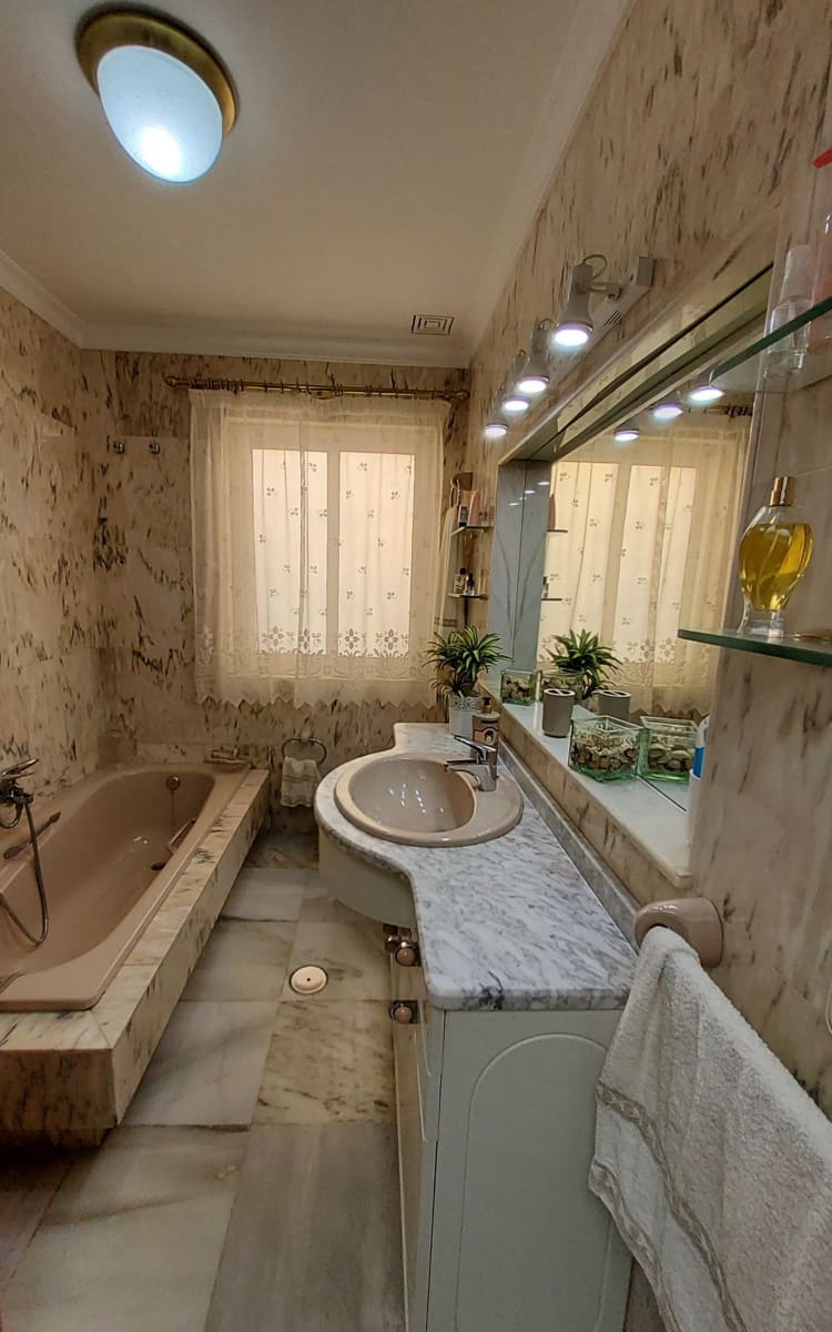 4 sypialnia Willa na sprzedaż w Almunecar z basenem garażem - 1 400 000 € (Ref: 9893660)
